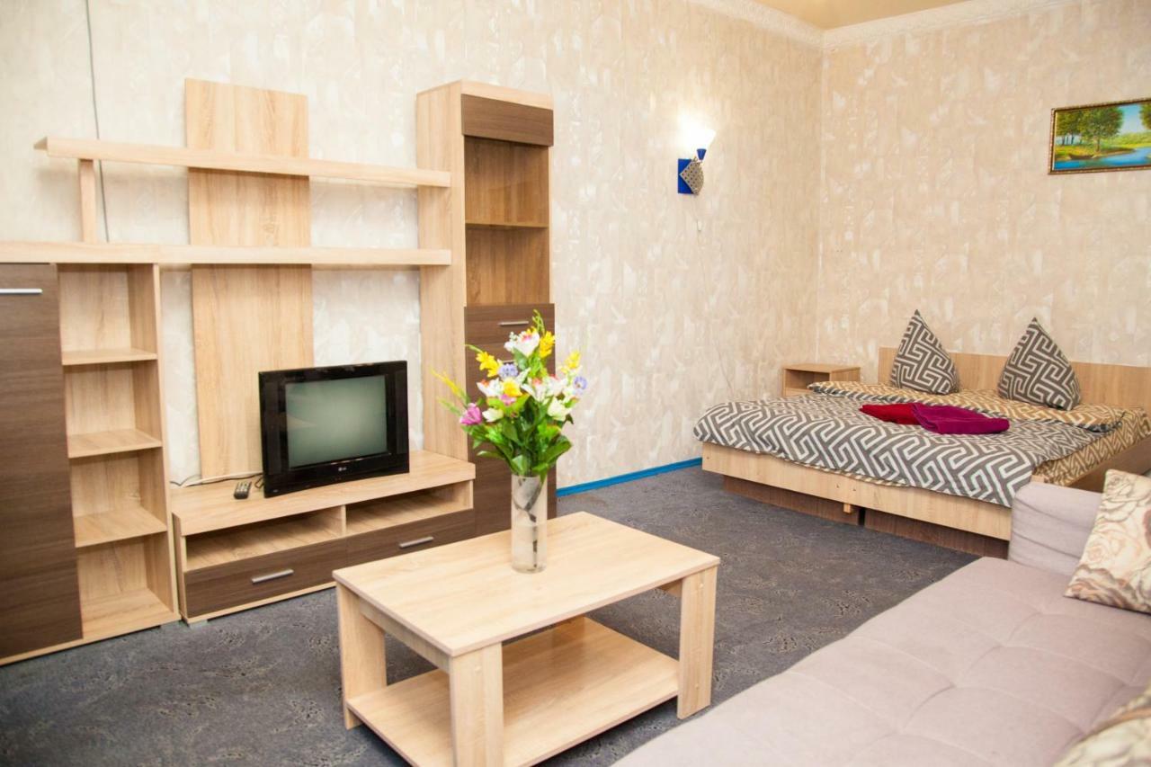 Semi-Luxury Apt On 82 Nezalezhnoi Ukrаiny Street Near Intourist Hotel Zaporizhia Ngoại thất bức ảnh